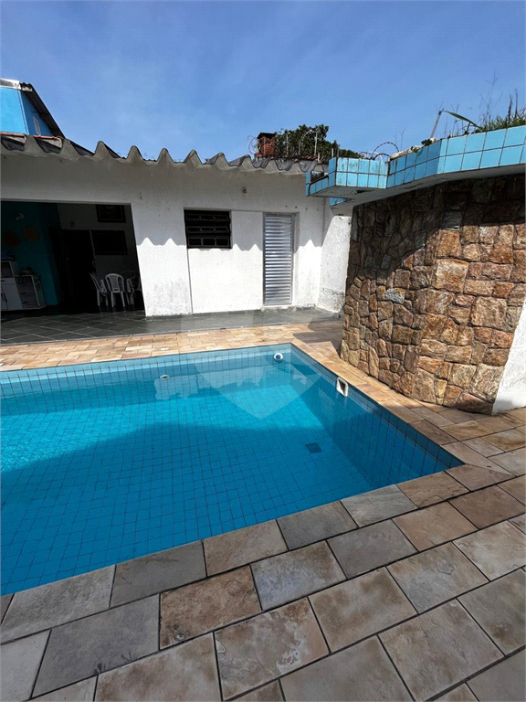 Maravilhosa casa à 300metros da praia.
