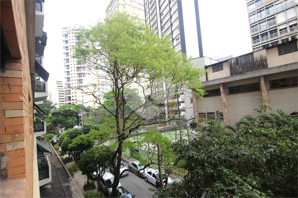Apartamento de 130m² reformado localizado no coração do Itaim Bibi 