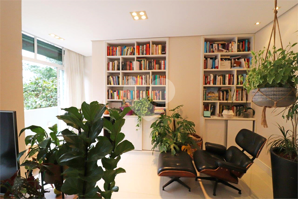 Apartamento de 130m² reformado localizado no coração do Itaim Bibi 