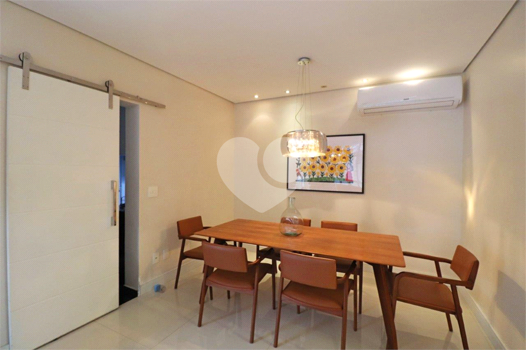 Apartamento de 130m² reformado localizado no coração do Itaim Bibi 