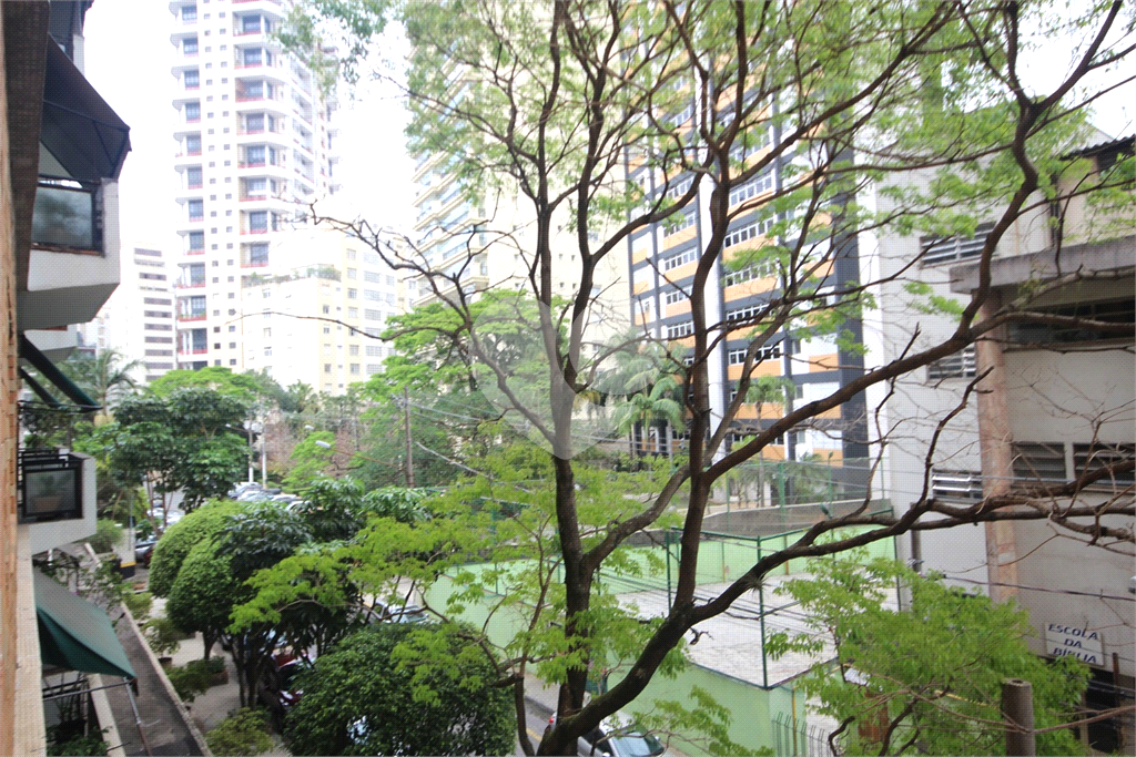 Apartamento de 130m² reformado localizado no coração do Itaim Bibi 