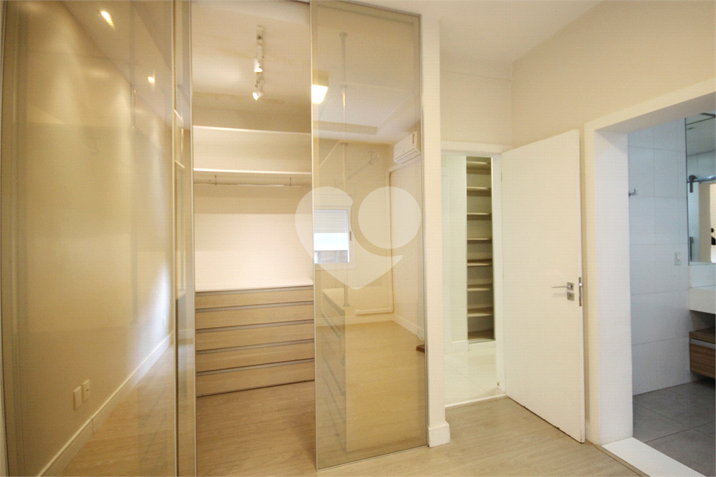 Apartamento de 130m² reformado localizado no coração do Itaim Bibi 