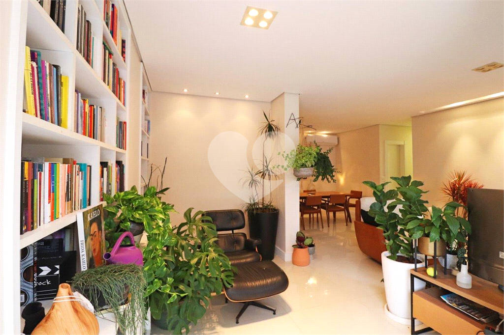 Apartamento de 130m² reformado localizado no coração do Itaim Bibi 