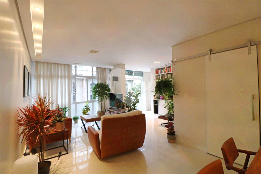 Apartamento de 130m² reformado localizado no coração do Itaim Bibi 
