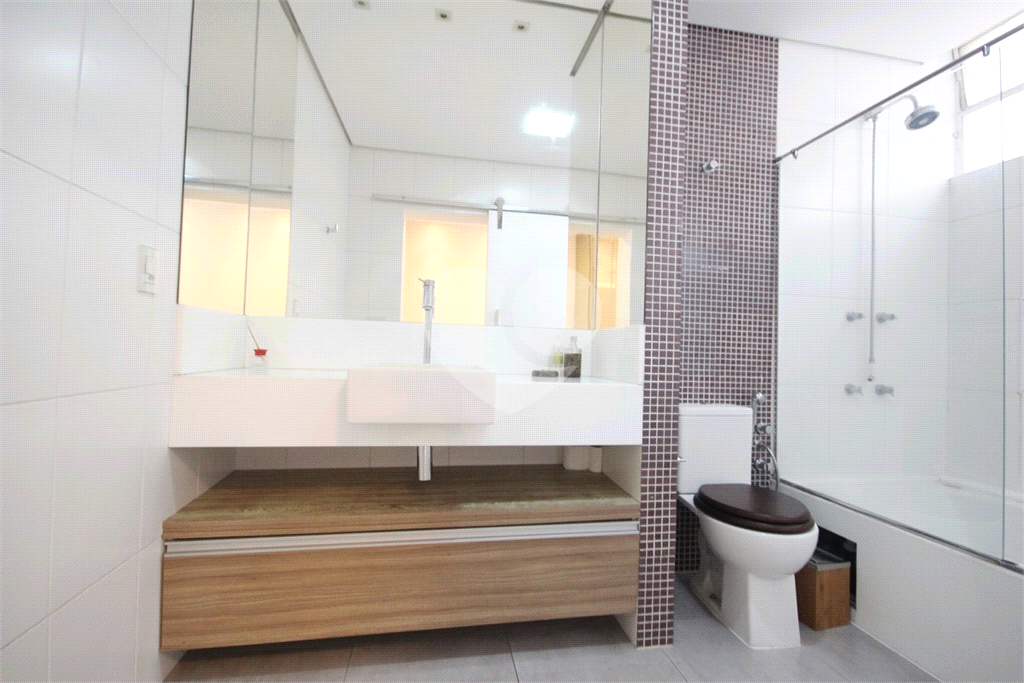 Apartamento de 130m² reformado localizado no coração do Itaim Bibi 