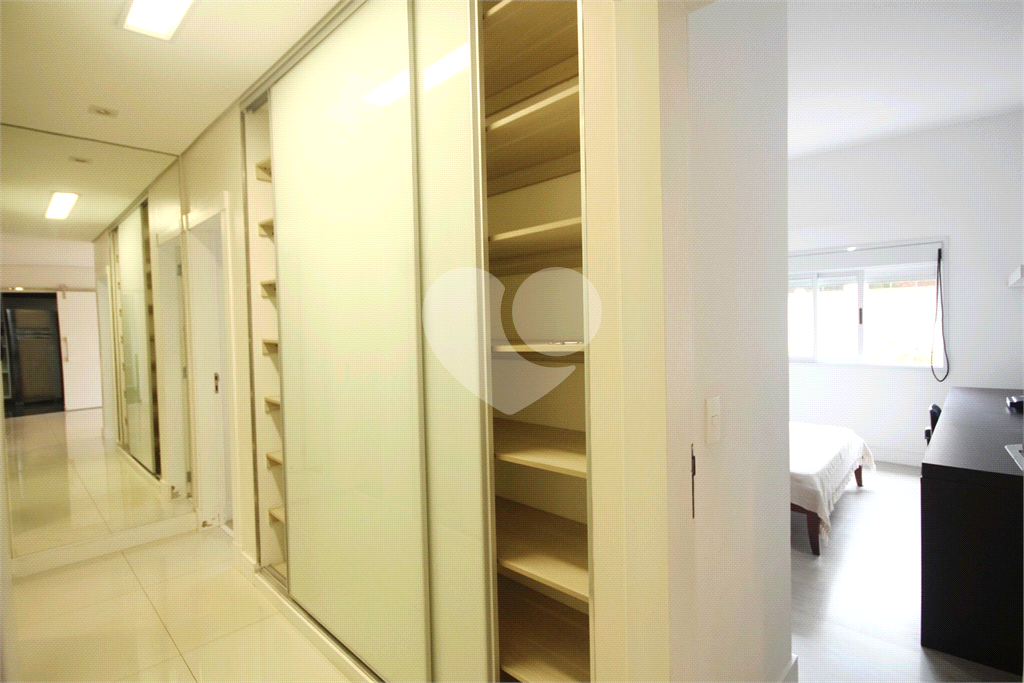 Apartamento de 130m² reformado localizado no coração do Itaim Bibi 