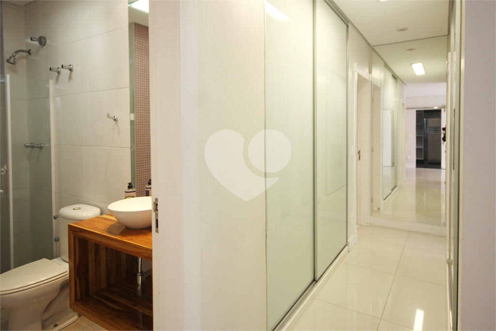 Apartamento de 130m² reformado localizado no coração do Itaim Bibi 