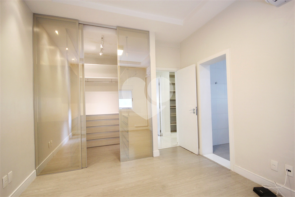 Apartamento de 130m² reformado localizado no coração do Itaim Bibi 