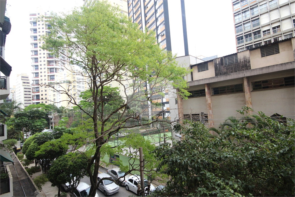 Apartamento de 130m² reformado localizado no coração do Itaim Bibi 