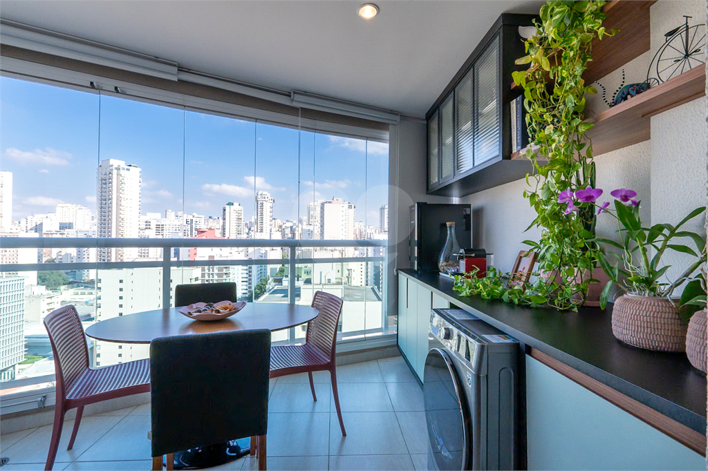 O Studio com 36 m2 com 1 dormitório e vaga de garagem.