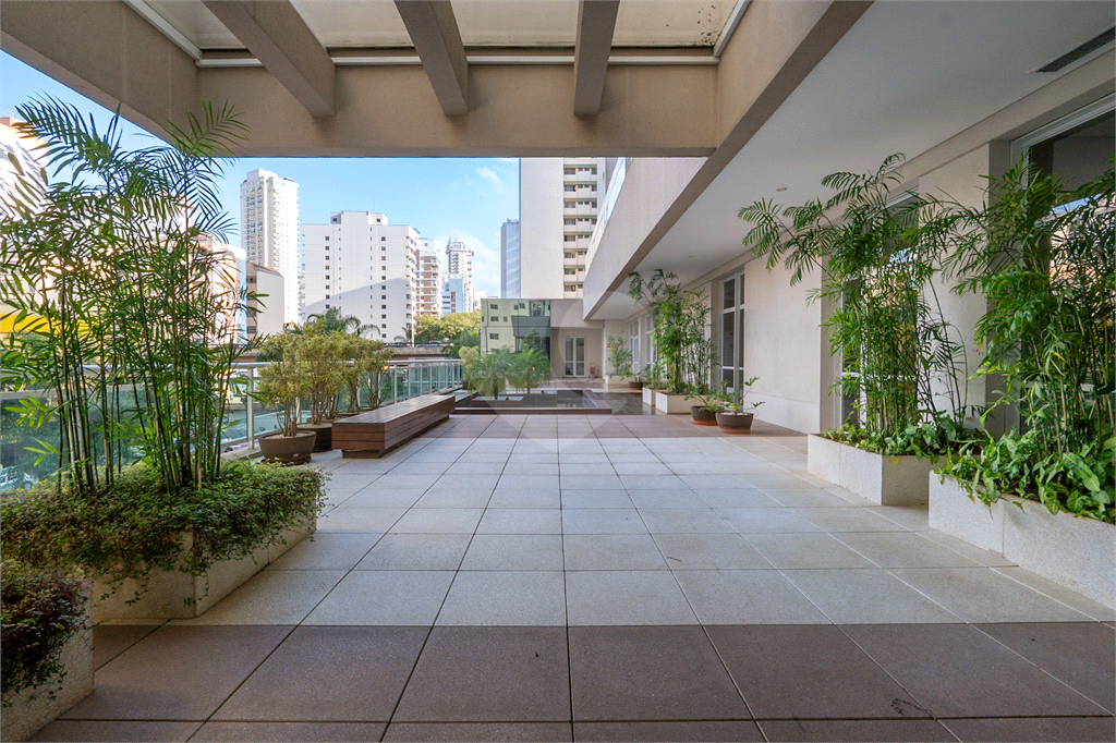 O Studio com 36 m2 com 1 dormitório e vaga de garagem.