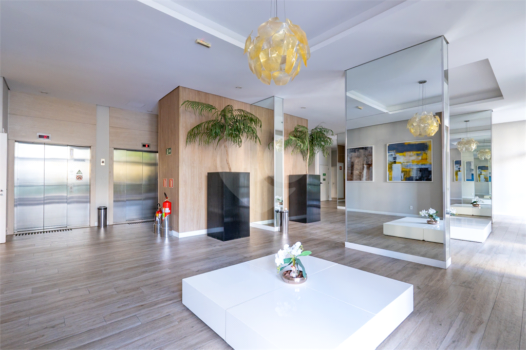 O Studio com 36 m2 com 1 dormitório e vaga de garagem.