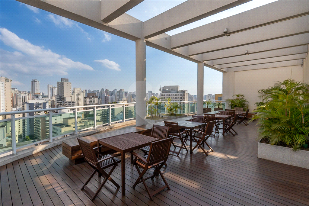 O Studio com 36 m2 com 1 dormitório e vaga de garagem.