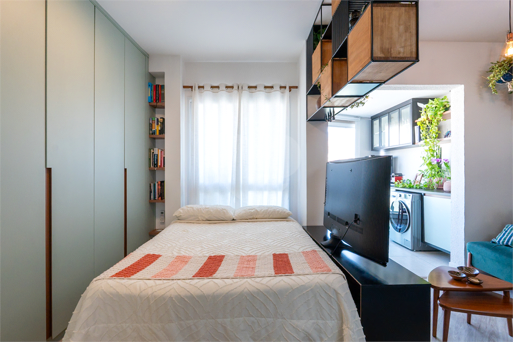 O Studio com 36 m2 com 1 dormitório e vaga de garagem.
