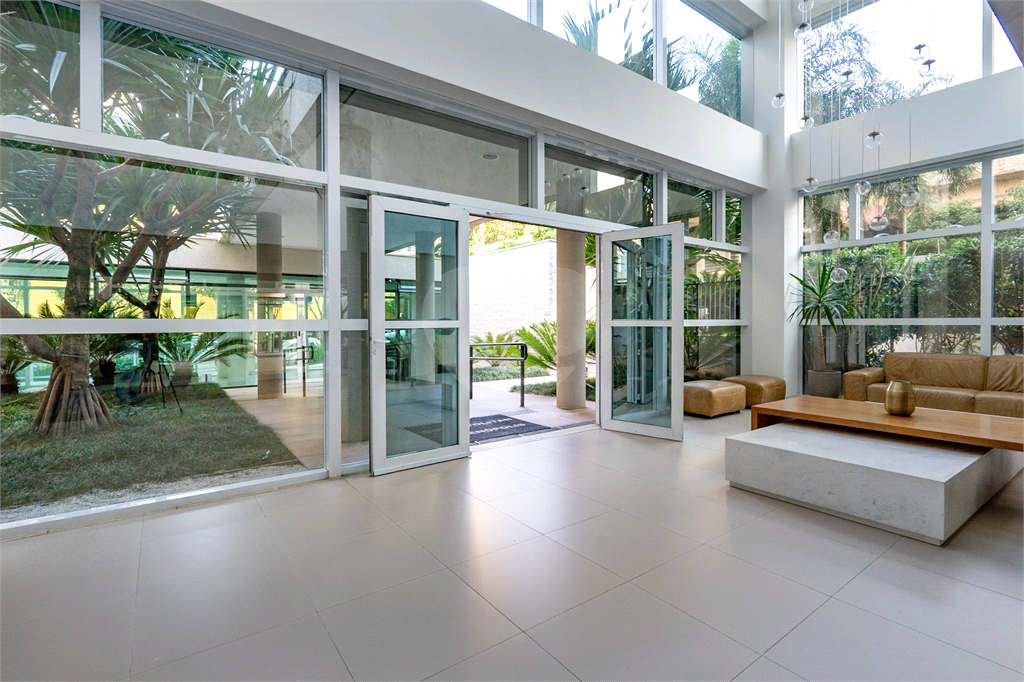 O Studio com 36 m2 com 1 dormitório e vaga de garagem.