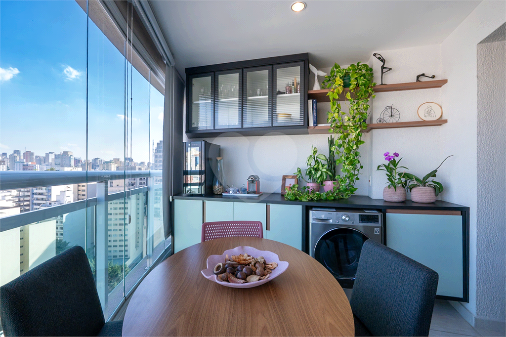 O Studio com 36 m2 com 1 dormitório e vaga de garagem.