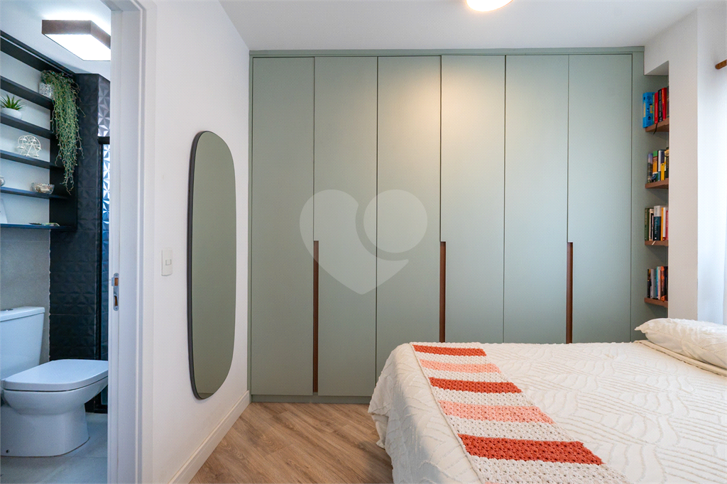 O Studio com 36 m2 com 1 dormitório e vaga de garagem.