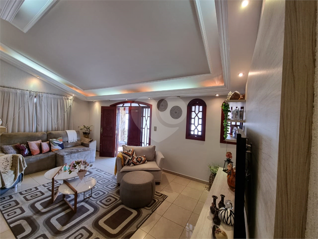 Casa à venda com 3 quartos, 220m² - Foto 2