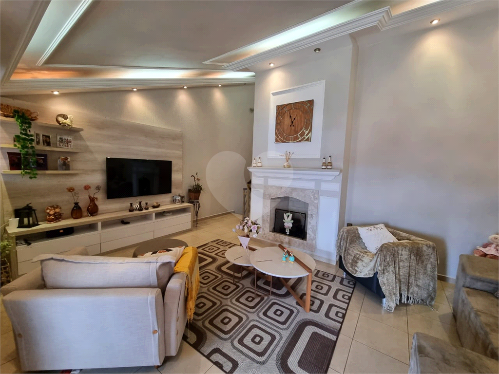 Casa à venda com 3 quartos, 220m² - Foto 1