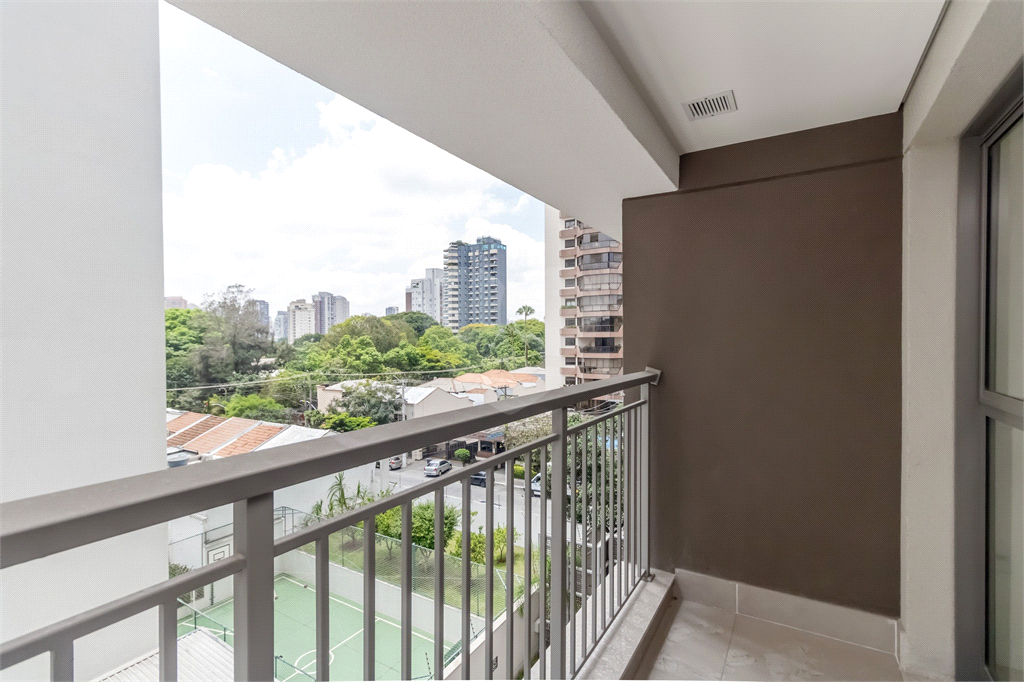 APARTAMENTO em MOEMA