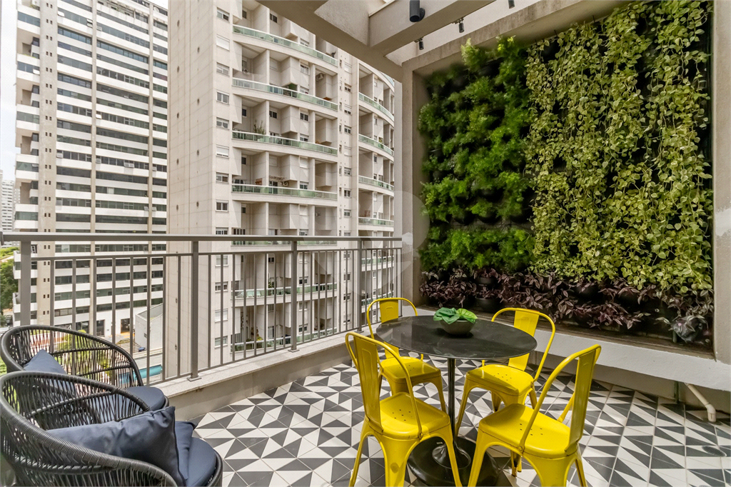 APARTAMENTO em MOEMA