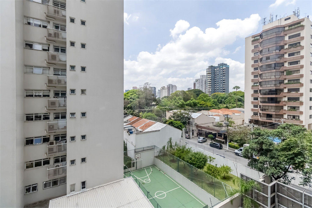 APARTAMENTO em MOEMA