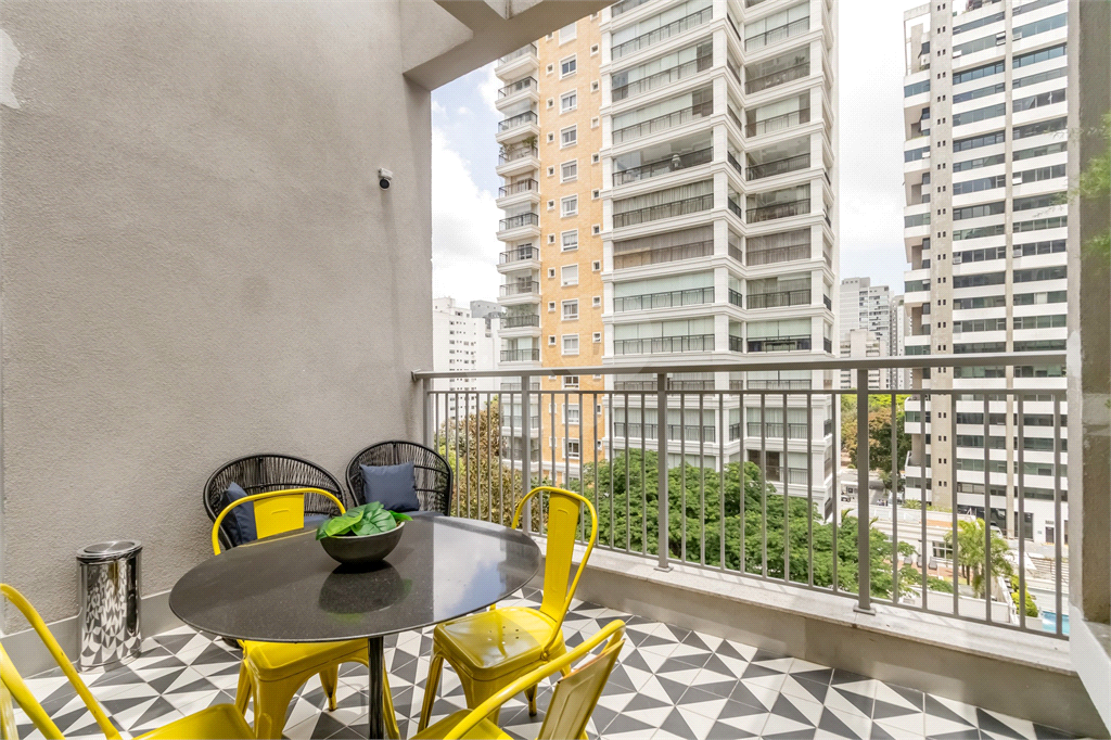 APARTAMENTO em MOEMA