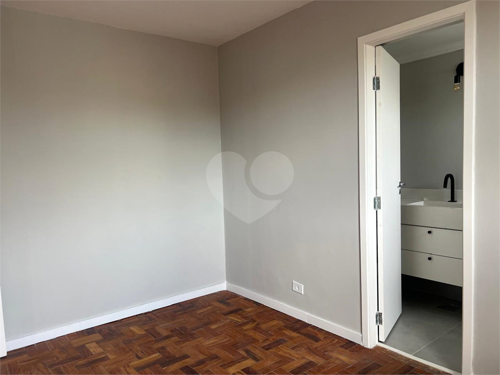 Ótimo apartamento a venda, totalmente retormado, ao lado da Braz Leme.