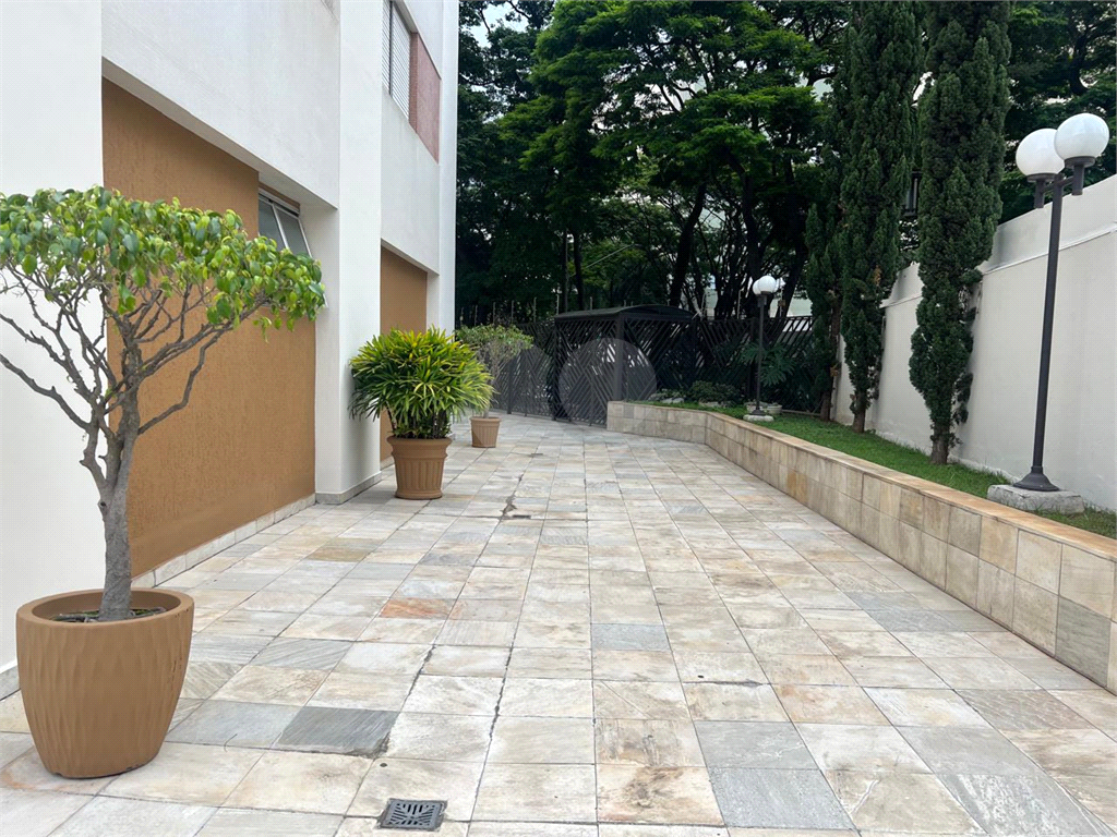 Ótimo apartamento a venda, totalmente retormado, ao lado da Braz Leme.