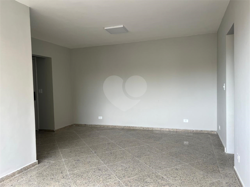 Ótimo apartamento a venda, totalmente retormado, ao lado da Braz Leme.