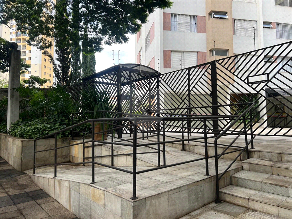 Ótimo apartamento a venda, totalmente retormado, ao lado da Braz Leme.
