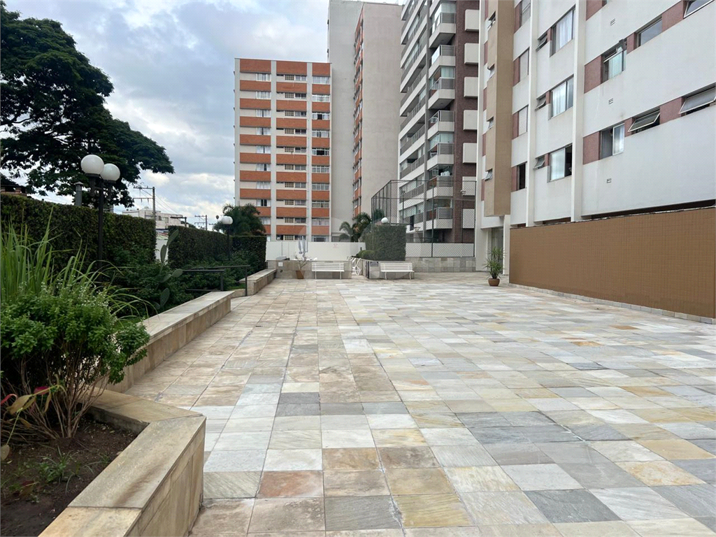 Ótimo apartamento a venda, totalmente retormado, ao lado da Braz Leme.