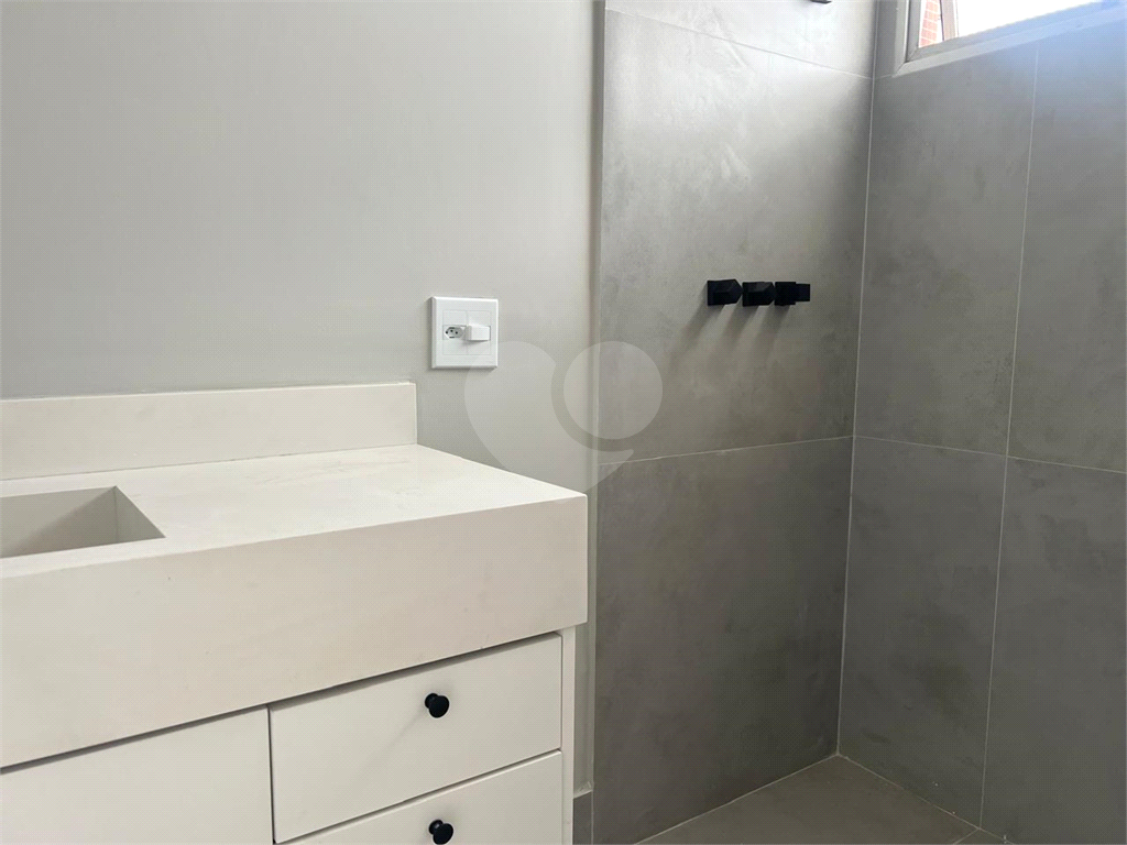 Ótimo apartamento a venda, totalmente retormado, ao lado da Braz Leme.