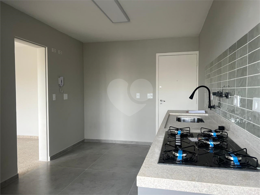 Ótimo apartamento a venda, totalmente retormado, ao lado da Braz Leme.