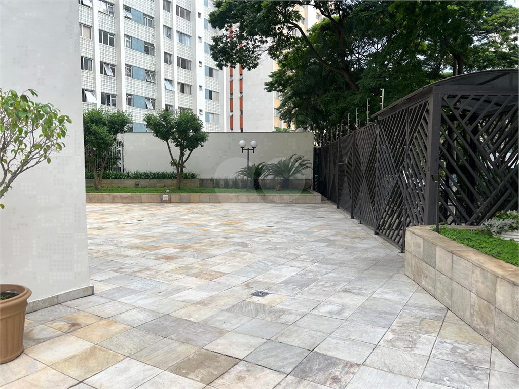 Ótimo apartamento a venda, totalmente retormado, ao lado da Braz Leme.