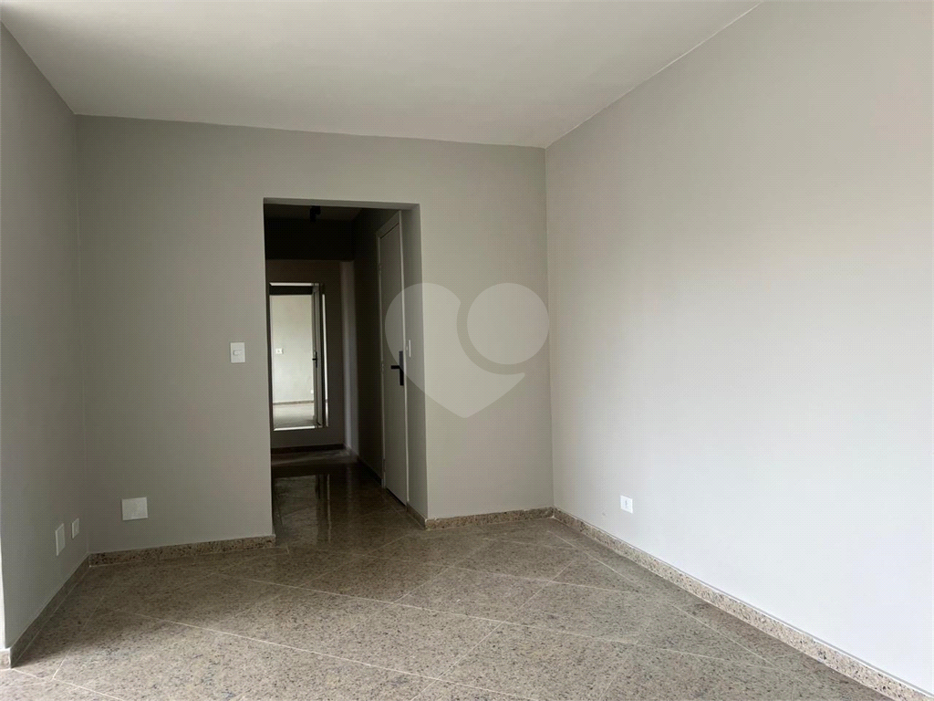 Ótimo apartamento a venda, totalmente retormado, ao lado da Braz Leme.