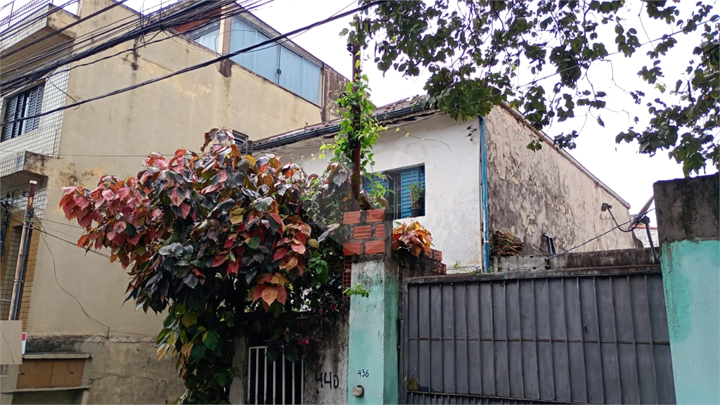 Terreno à venda na Vila Guilherme em localização privilegiada.