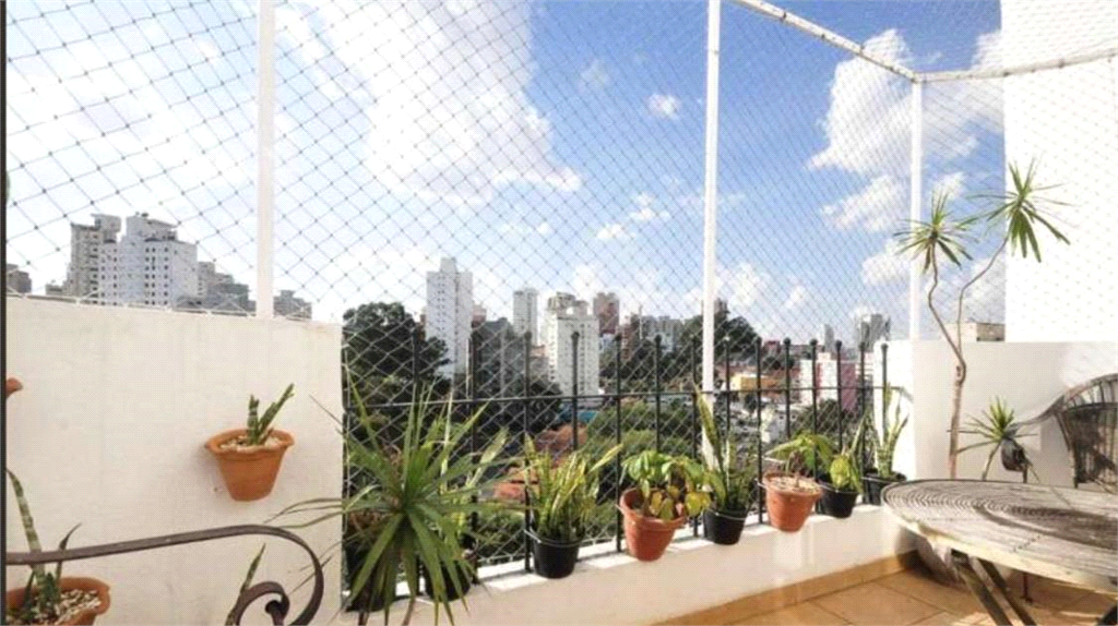 APARTAMENTO em REAL PARQUE