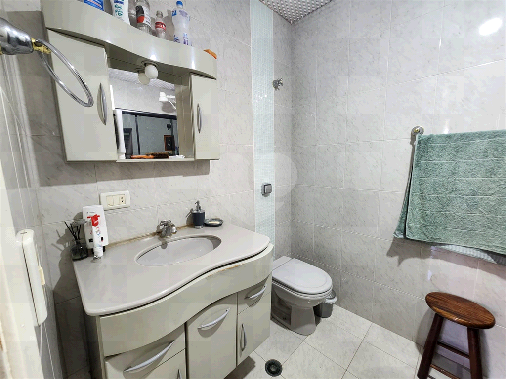  Casa assobradada em uma tranquila vila no coração do bairro de Santana. 3 suítes, 3 vagas.