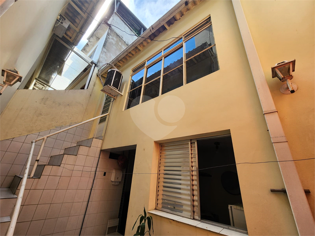 Casa assobradada em uma tranquila vila no coração do bairro de Santana. 3 suítes, 3 vagas.