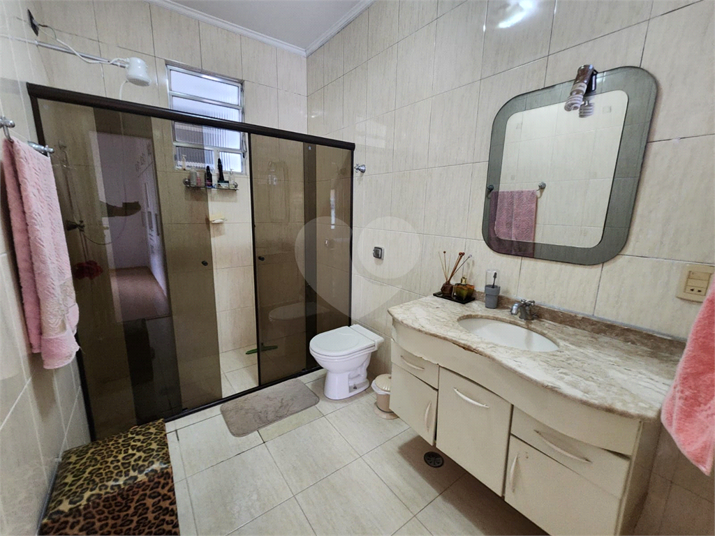  Casa assobradada em uma tranquila vila no coração do bairro de Santana. 3 suítes, 3 vagas.