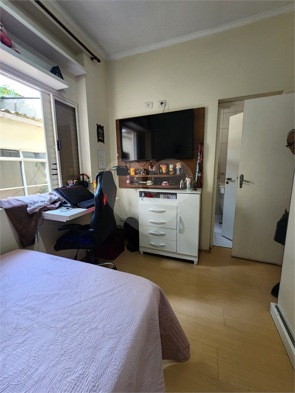  Casa assobradada em uma tranquila vila no coração do bairro de Santana. 3 suítes, 3 vagas.