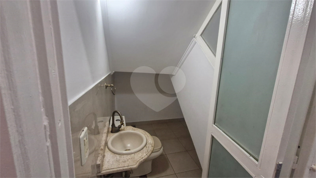  Casa assobradada em uma tranquila vila no coração do bairro de Santana. 3 suítes, 3 vagas.