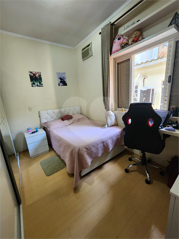  Casa assobradada em uma tranquila vila no coração do bairro de Santana. 3 suítes, 3 vagas.