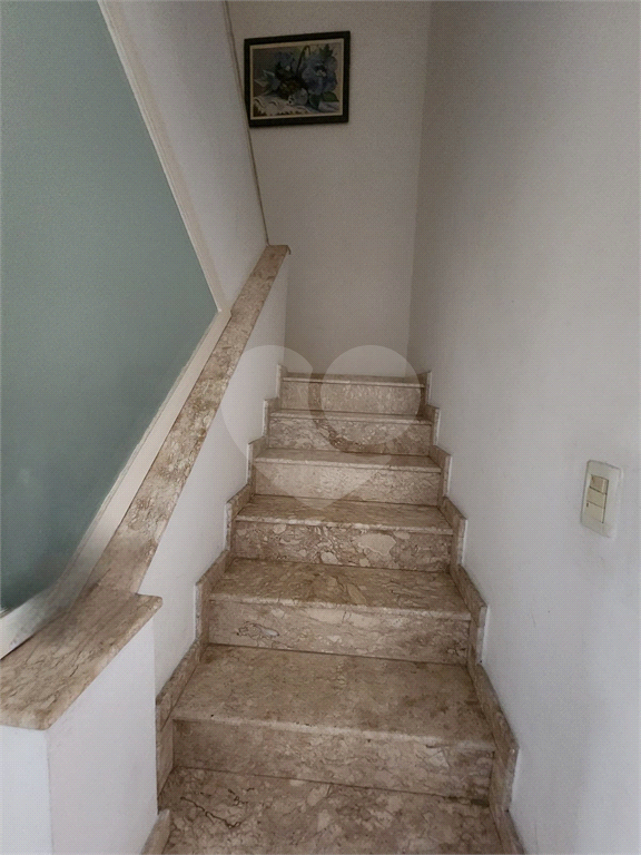  Casa assobradada em uma tranquila vila no coração do bairro de Santana. 3 suítes, 3 vagas.