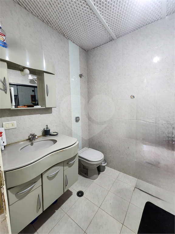 Casa assobradada em uma tranquila vila no coração do bairro de Santana. 3 suítes, 3 vagas.