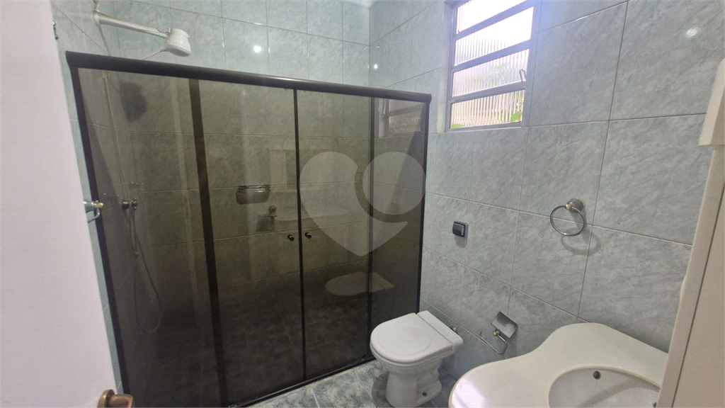  Casa assobradada em uma tranquila vila no coração do bairro de Santana. 3 suítes, 3 vagas.