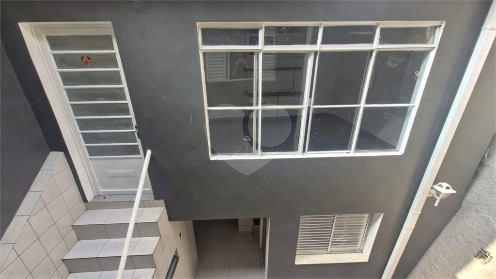  Casa assobradada em uma tranquila vila no coração do bairro de Santana. 3 suítes, 3 vagas.