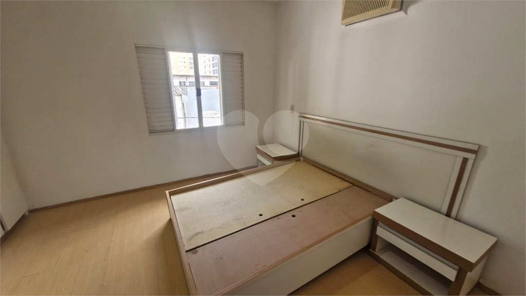  Casa assobradada em uma tranquila vila no coração do bairro de Santana. 3 suítes, 3 vagas.