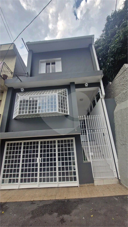  Casa assobradada em uma tranquila vila no coração do bairro de Santana. 3 suítes, 3 vagas.